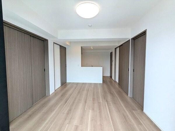 建物設備(インターネット無料、全室に照明付、エアコン3台付)