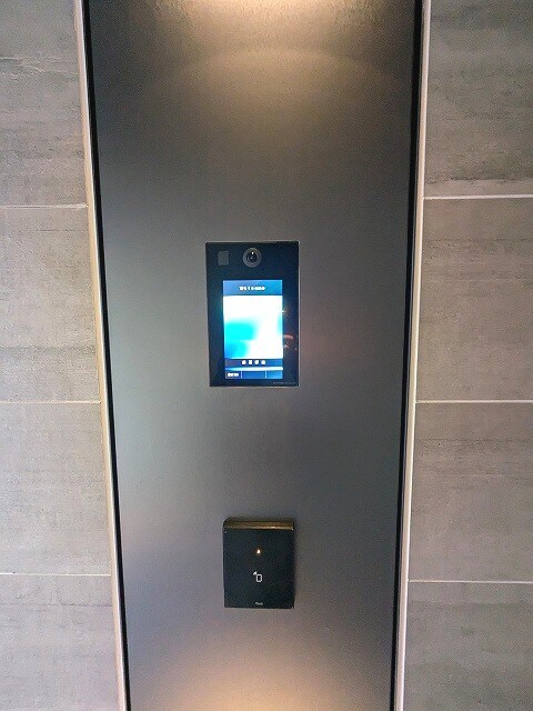 物件外観写真2　(タッチキーのモニター付オートロックセキュリティです)