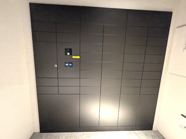 物件外観写真3　(タッチキーの宅配ＢＯＸとメールＢＯＸです)