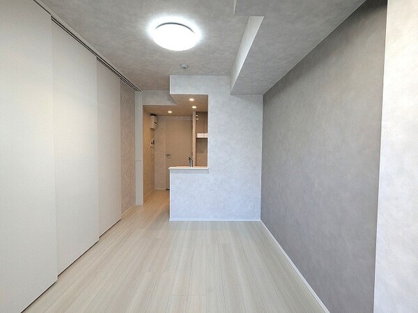 建物設備(カウンターキッチン、リビングにエアコン・照明付き)