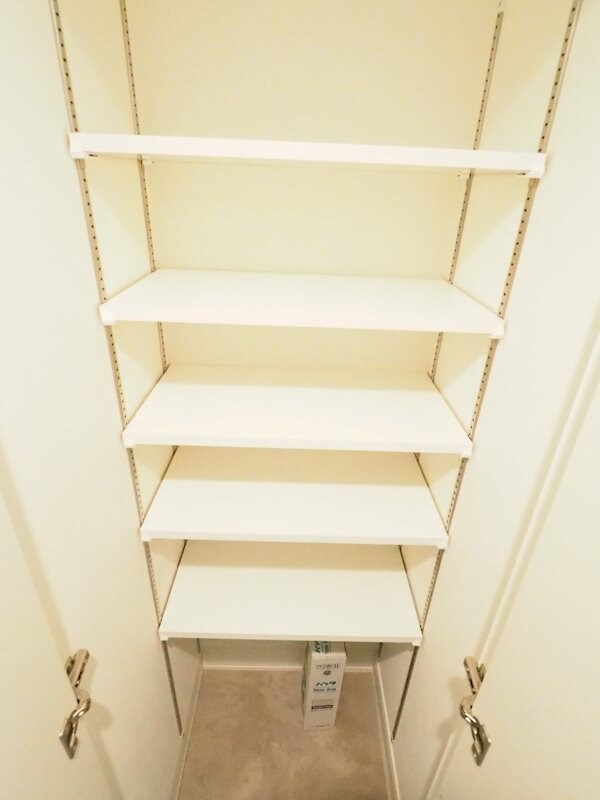 玄関(参考写真、レジディア新御徒町Ⅱ)