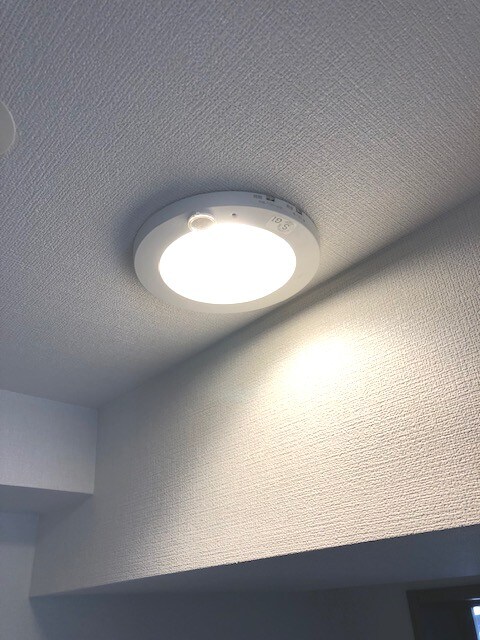 物件内観写真16　(人感センサー付き玄関ライト)
