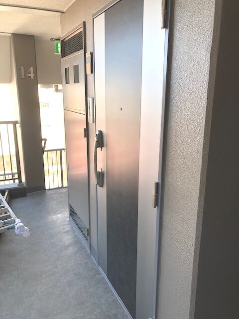 物件内観写真17　(玄関ダブルロックセキュリティです)