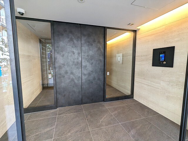 物件外観写真2　(タッチキーのTVモニター付オートロックセキュリティ)