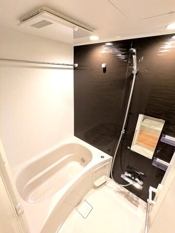 物件内観写真5　(追焚オートバス、浴室換気乾燥機)