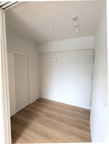 物件内観写真8　(洋室、デッドスペースを作らないスライドドアのクローゼットと収)