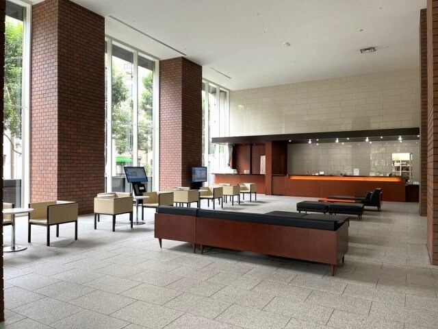 物件内観写真17　(フロントデスク＆ロビーラウンジ)