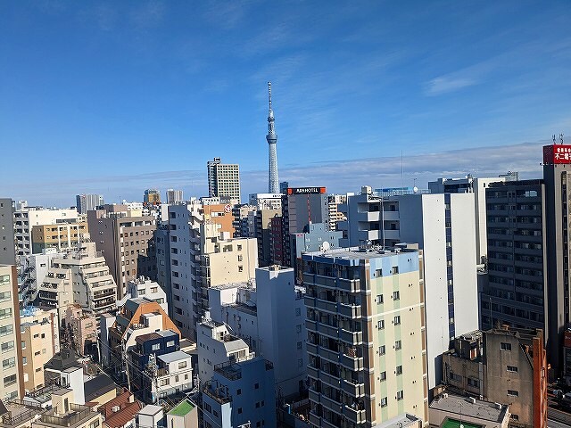 物件内観写真11　(14Fバルコニー、上層階はバルコニーからスカイツリー、隅田川)