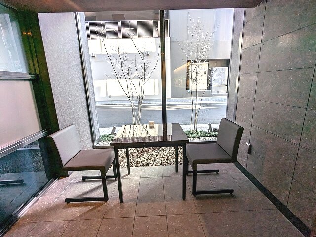 物件内観写真21　(ロビーに無料Wi-Fiあるワークスペース)