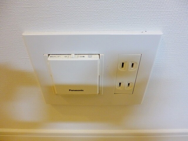 物件内観写真20　(玄関に取り外し可能な非常灯付です)