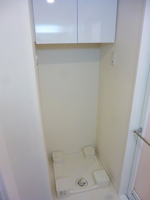 物件内観写真23　(排水溝掃除しやすい足高防水パンです)