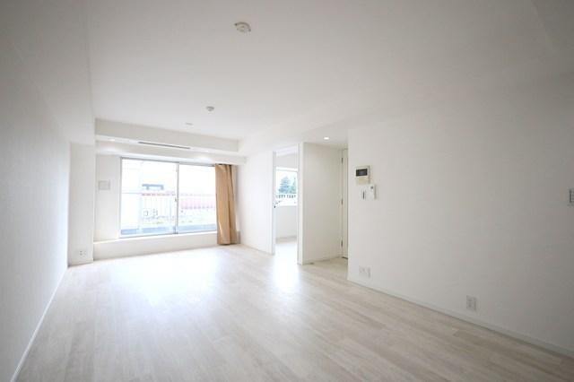 物件内観写真9　(リビング・同反転タイプ)