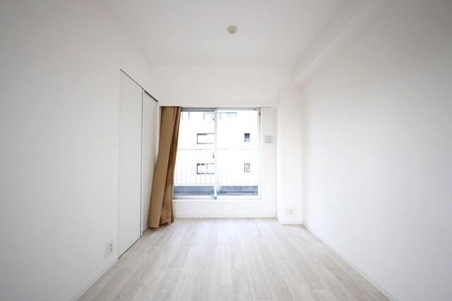 物件内観写真10　(洋室・同反転タイプ)