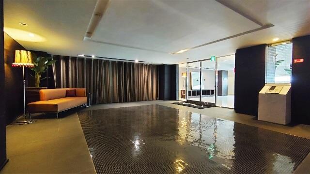 物件内観写真14　(エントランスホール)