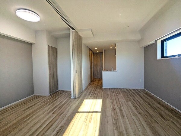 内装他(インターネット無料、角部屋2面採光、リビングと各洋室にエアコ)