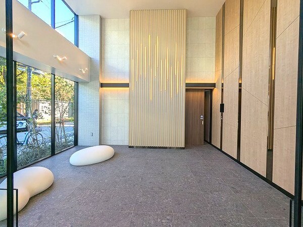 建物設備(瀟洒なエントランスロビーです)