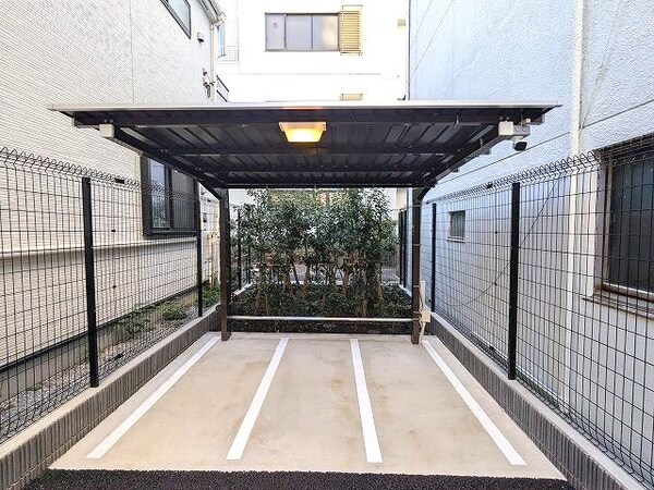 建物設備(タッチキーのオートロック付屋内屋根付きバイク置場です)
