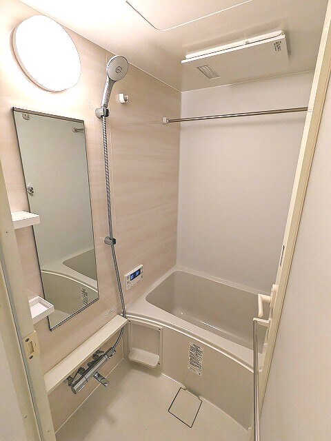 物件内観写真5　(追焚オートバス、浴室換気乾燥機、大きめのシャワーヘッドです)