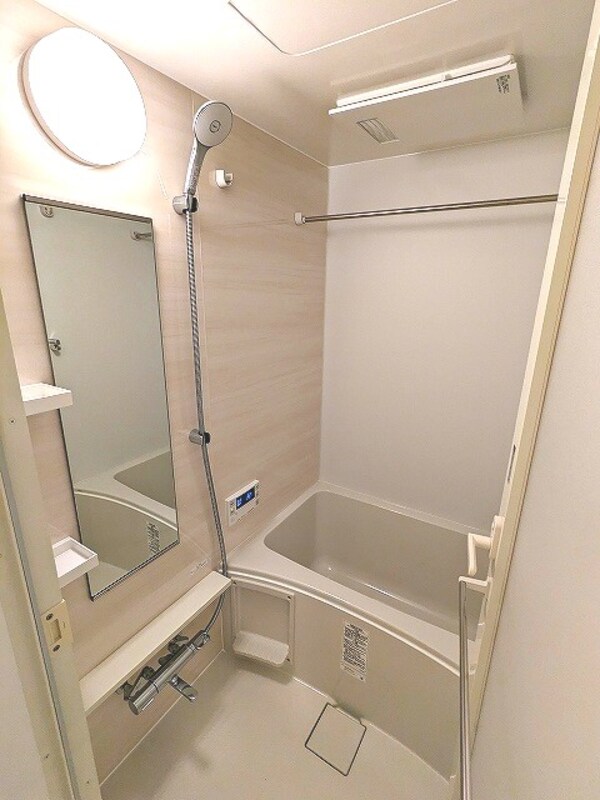 浴室(追焚オートバス、浴室換気乾燥機、大きめのシャワーヘッドです)