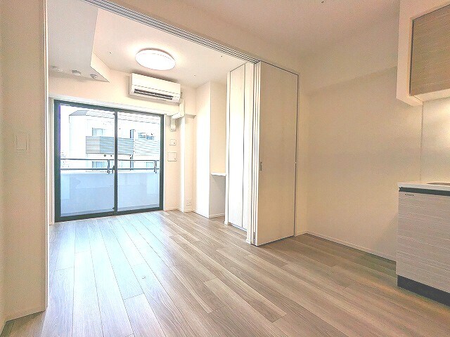 物件内観写真24　(ダイニングと洋室を広げて開放感ある空間です)