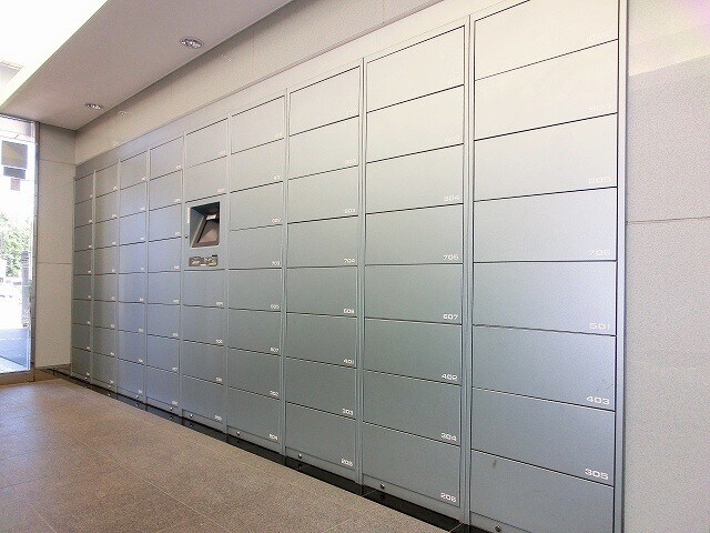 物件外観写真3　(レジディア上野池之端の部屋専用の宅配ＢＯＸ)