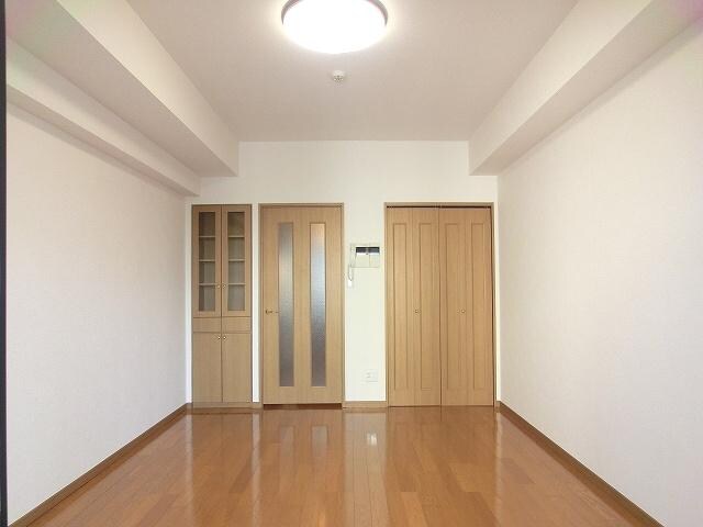 物件内観写真7　(レジディア上野池之端の洋室です)