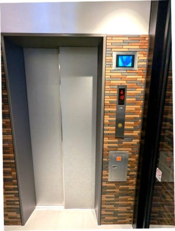 建物設備(防犯モニター付セキュリティエレベーター、ペット同乗サイン付で)