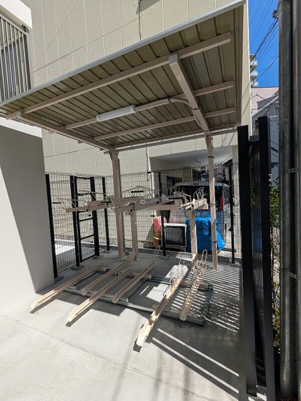 建物設備(屋根付き駐輪場)