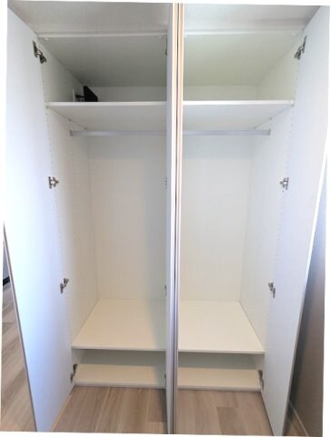 物件内観写真9　(1.8帖フリースぺースのクローゼット)