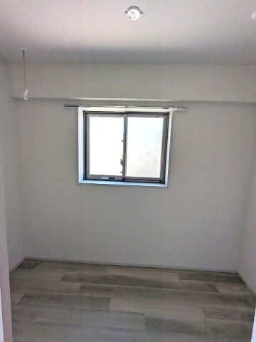 物件内観写真28　(3.2帖洋室
収納付
インターネットWi-Fi無料NURO光)