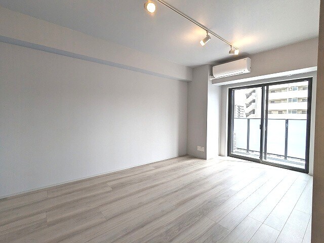 物件内観写真3　(南向き
エアコン３台付です
インターネット無料
ペット可)