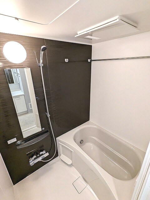 物件内観写真5　(追焚オートバス、浴室換気乾燥機付きです)