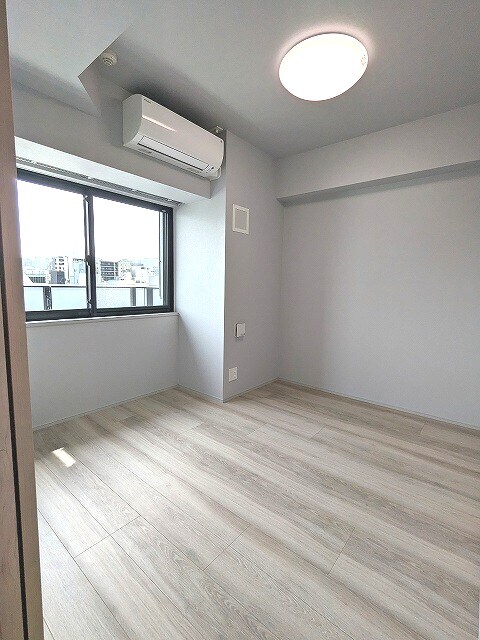 物件内観写真7　(5帖洋室
南向き
エアコン３台付です
インターネット無料
ペ)