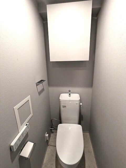 物件内観写真10　(温水洗浄便座です)