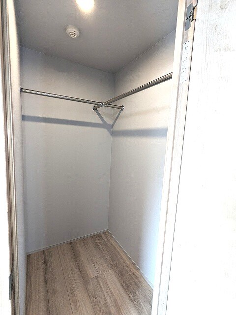 物件内観写真11　(ウォークインクローゼットです)