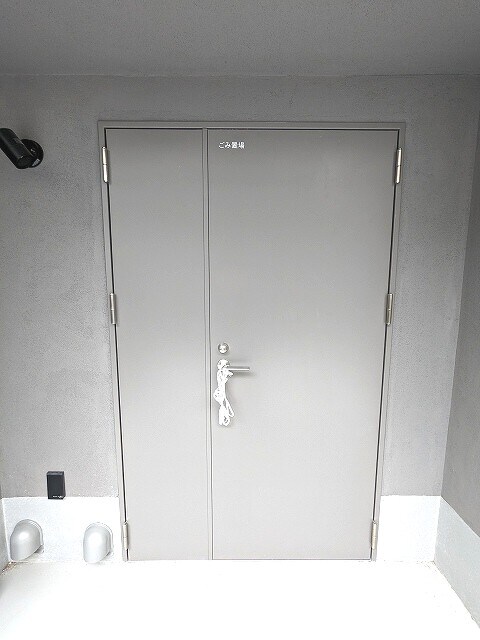 物件内観写真14　(24時間利用可能な敷地内ゴミ置場です)