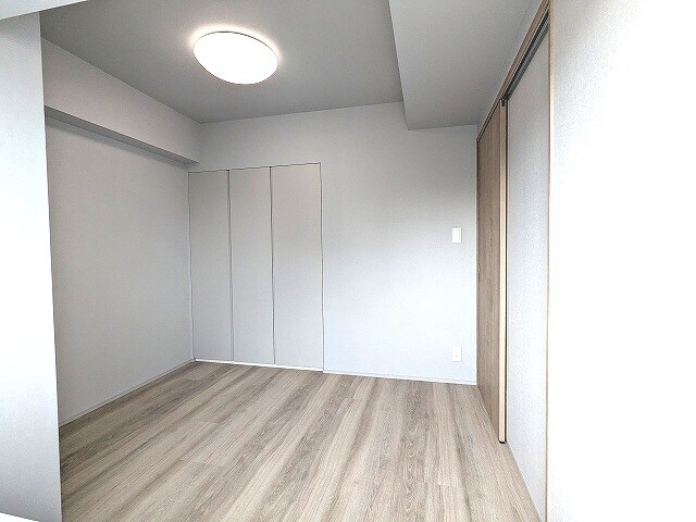 物件内観写真26　(5帖洋室
南向き
エアコン３台付です
インターネット無料
ペ)