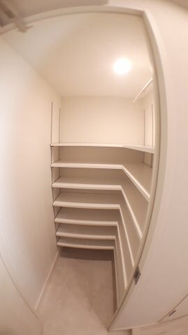 物件内観写真15　(シューズインクローゼット同タイプ参照・)