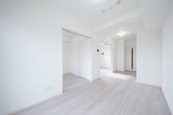 建物設備(階数により内装カラーが異なります)