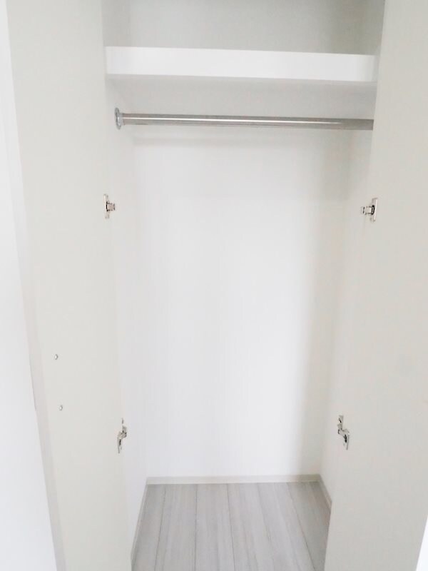 建物設備(階数により内装カラーが異なります)