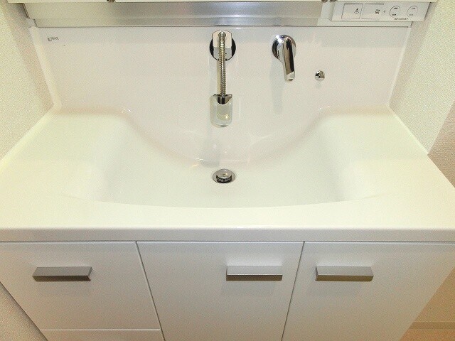 物件内観写真26　(パークアクシス元浅草ステージのハンドシャワー付広々洗面台です)