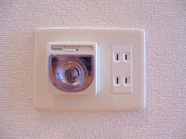 物件内観写真28　(パークアクシス元浅草ステージの玄関に取り外し出来る非常灯付で)