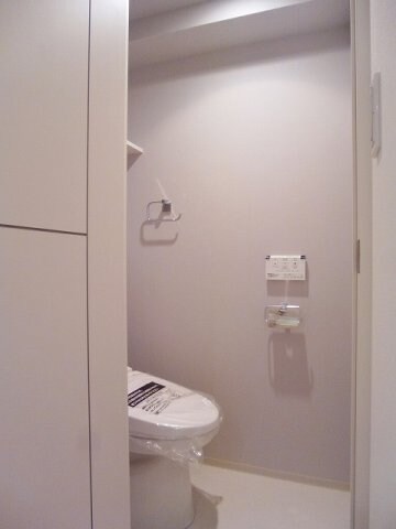 物件内観写真8　(温水洗浄便座です)