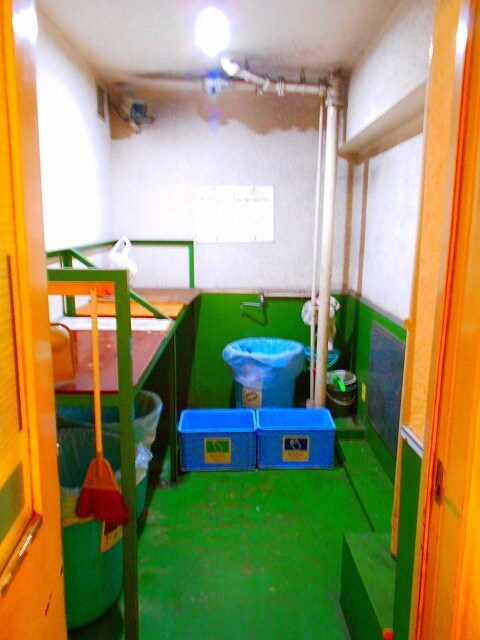 物件内観写真9　(各フロアにごみステーション)