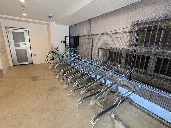 建物設備(屋根付き屋内自転車置場)