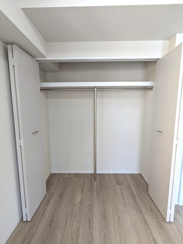 建物設備(6.1帖洋室のクローゼットです)
