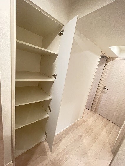 物件内観写真25　(廊下収納)