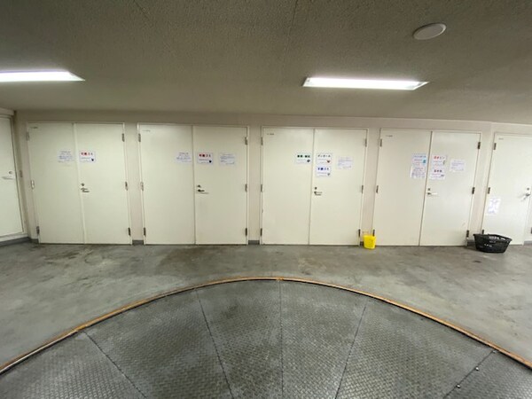エントランス(24時間利用可能なゴミ置場)