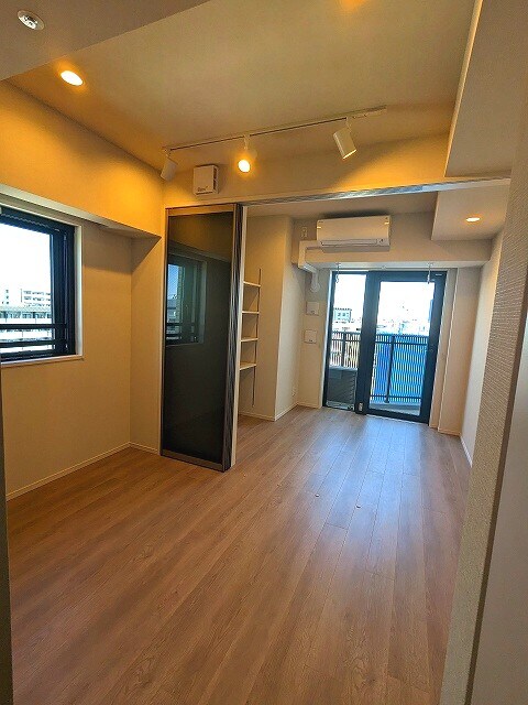 物件内観写真4　(ルームカラー、偶数階：ノーブルグレージュ、奇数階：モカブラウ)