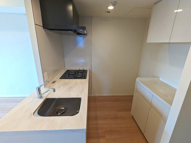 物件内観写真3　(瀟洒でお手入れ楽なガラストップのガスコンロ)